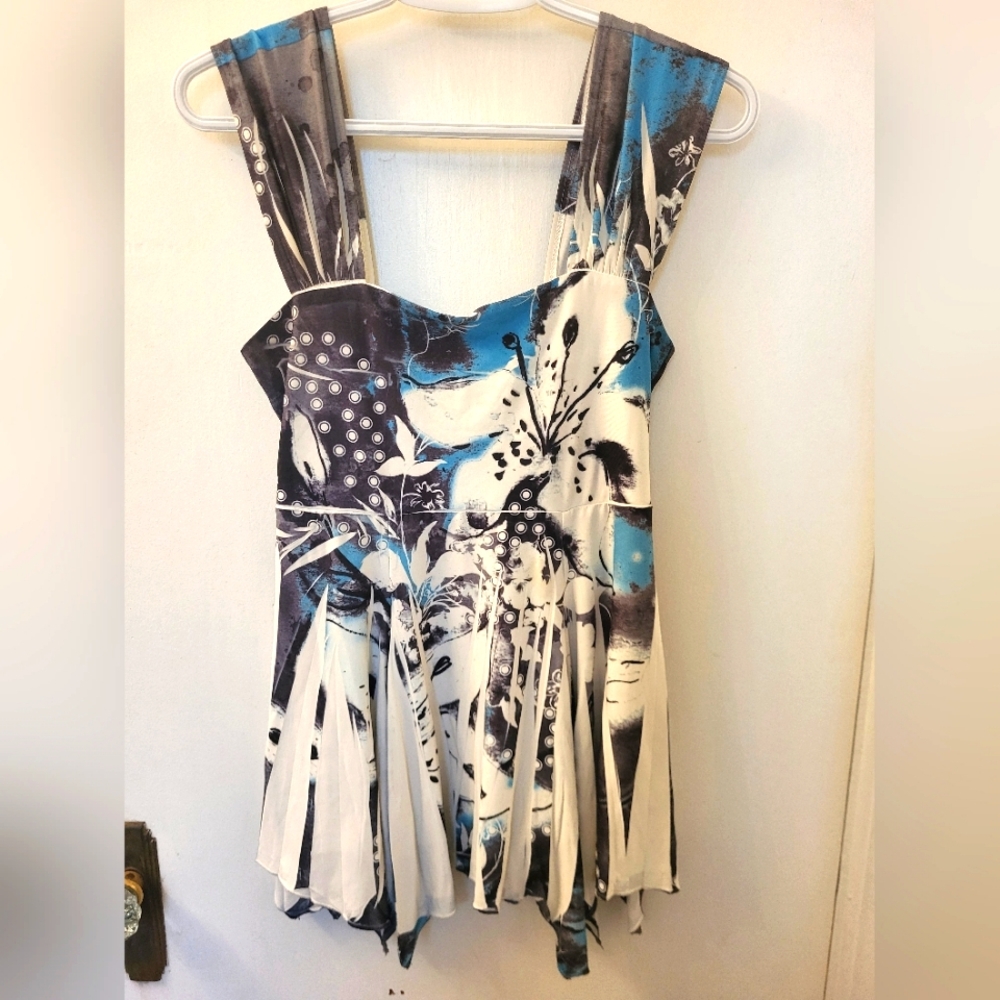 Pretty Woman flowy abstract tank top size small